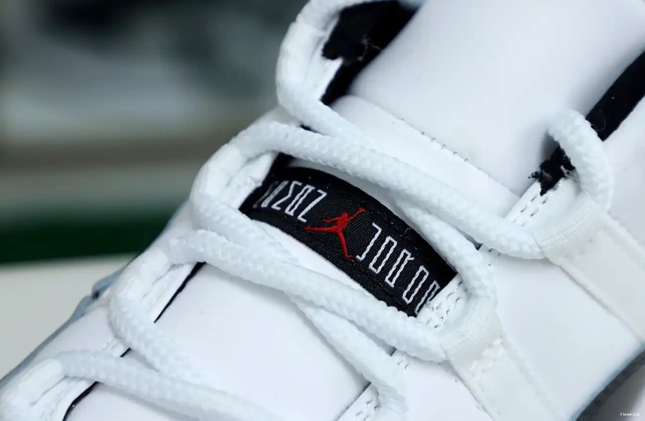 JORDAN 11 LOW AIR WHITE BRED 0505